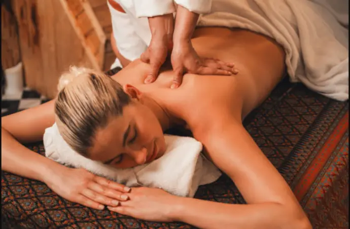Female se massage Indore me home spa aur body to body massage near me ke liye trusted therapists. Private massage Indore me extra massage near me aur female to male massage luxury setup me.